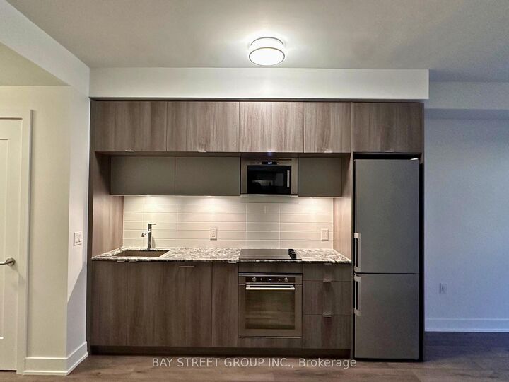 Property Photo:  575 Bloor Street E 2811  ON M4W 0B2 