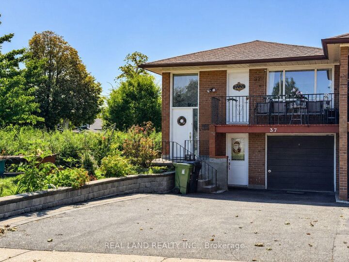 Property Photo:  37 Pawnee Avenue  ON M2H 3C6 