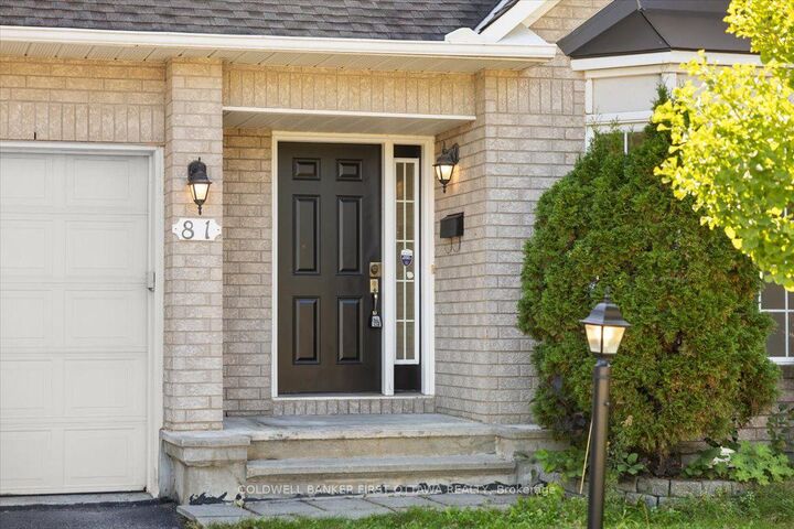 Property Photo:  81 Baypointe Crescent  ON K2G 6R1 