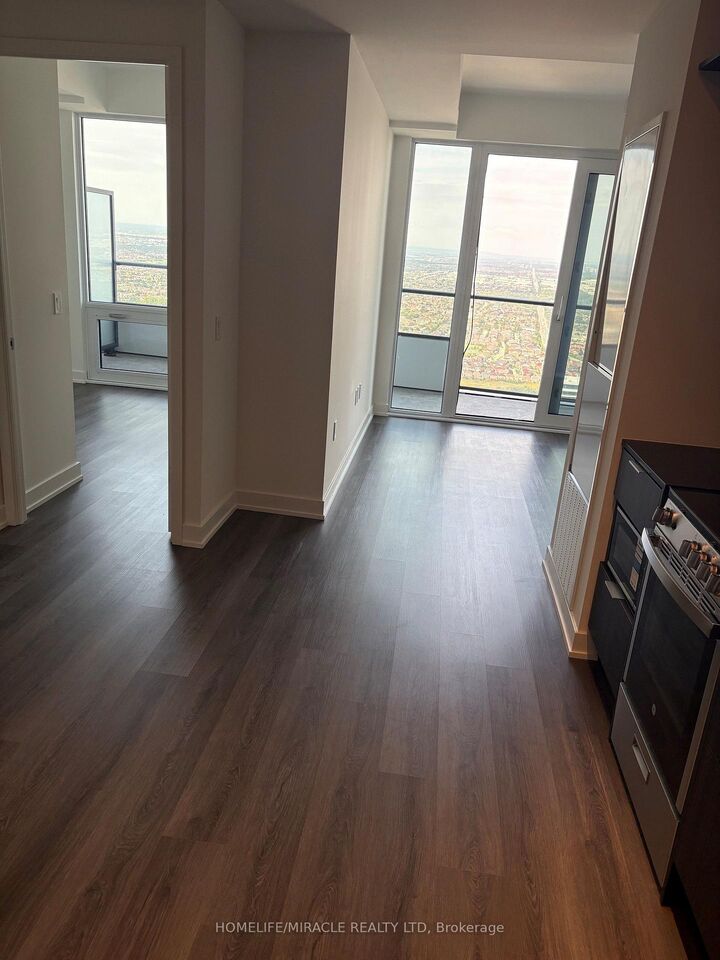 Property Photo:  448 Burnhamthorpe Road W 6803  ON L5B 0R4 