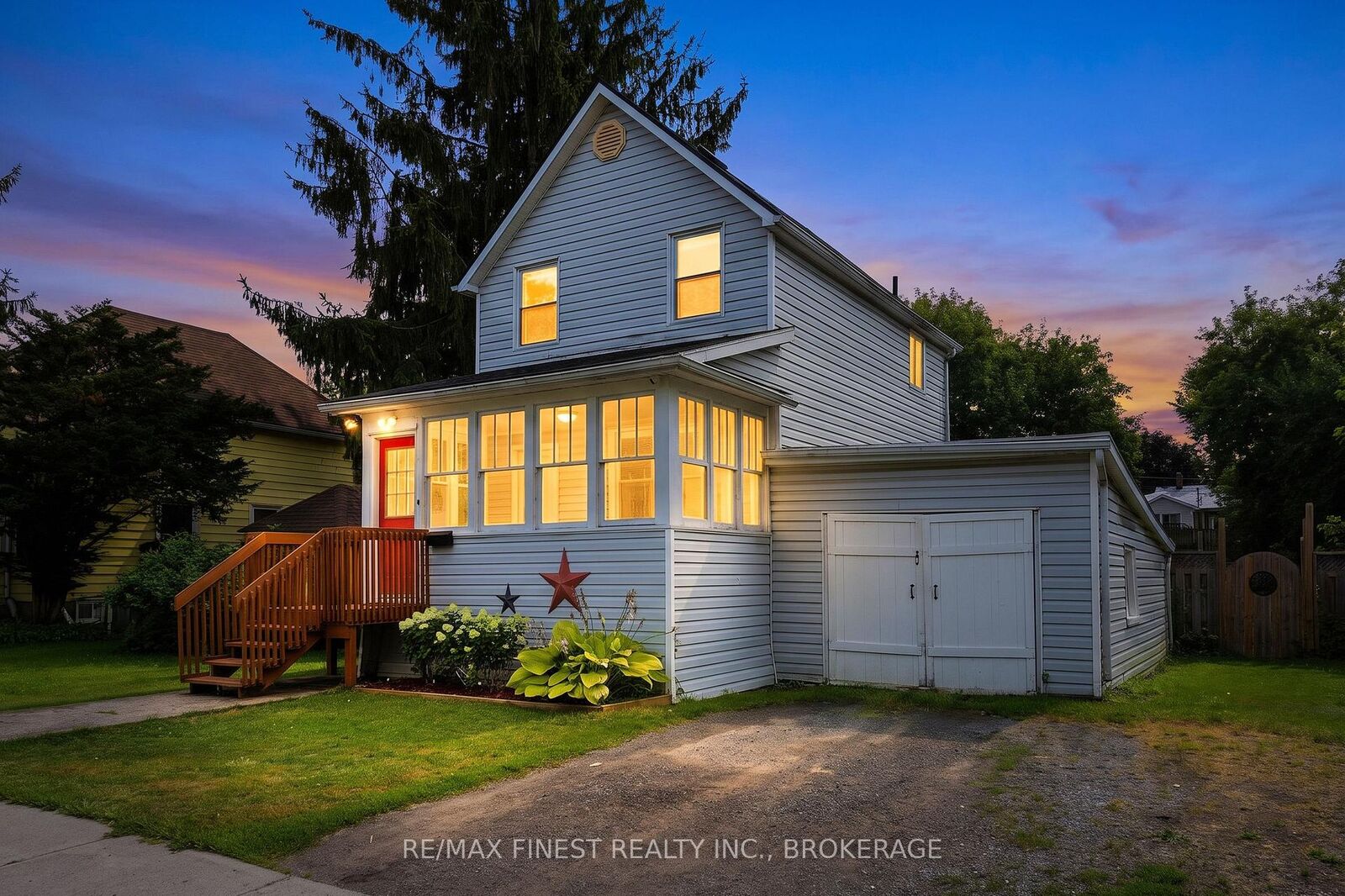 Property Photo:  348 Charles Street N  ON K7G 1V4 
