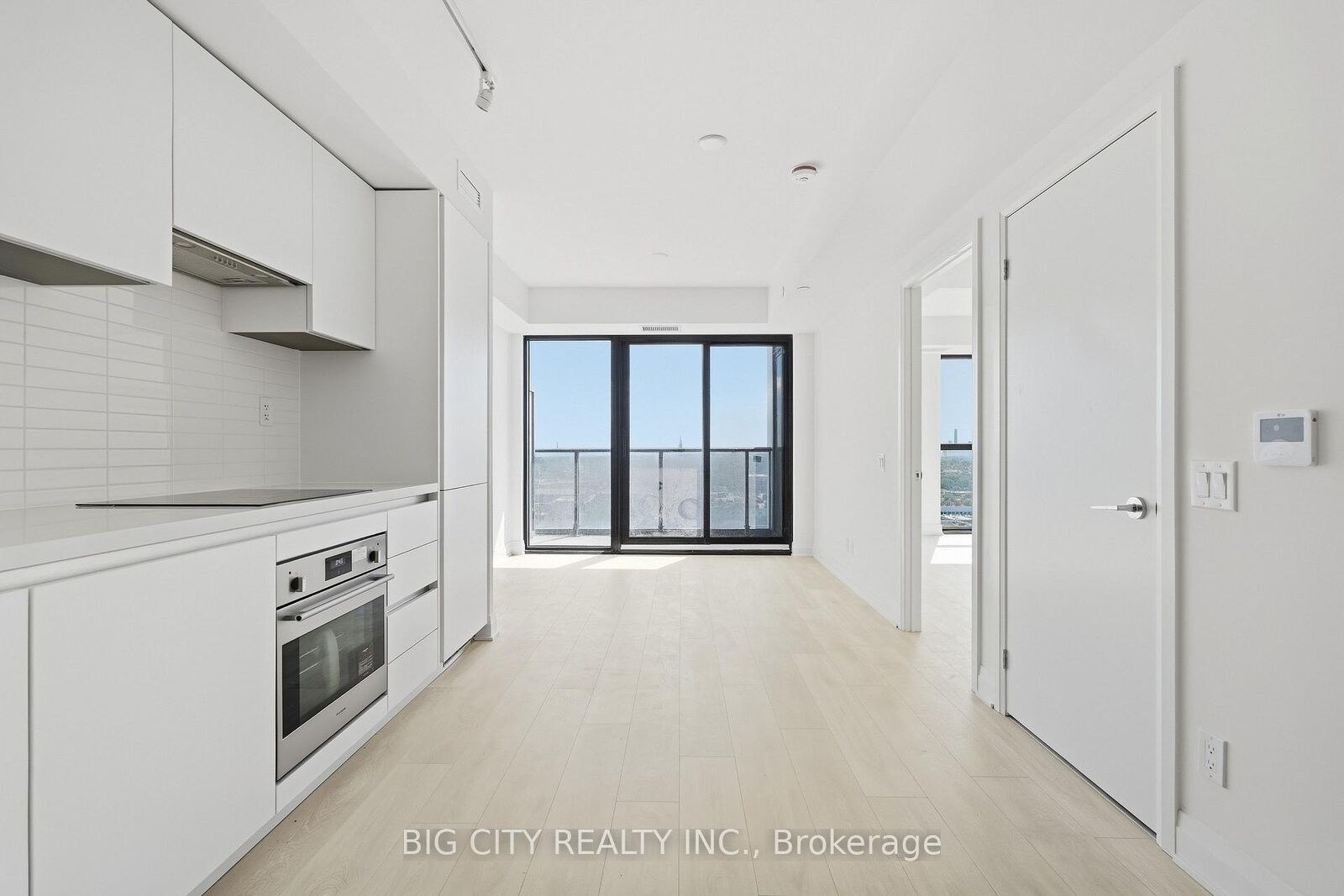 Property Photo:  25 Frederick Todd Way 2201  ON M4G 4E8 