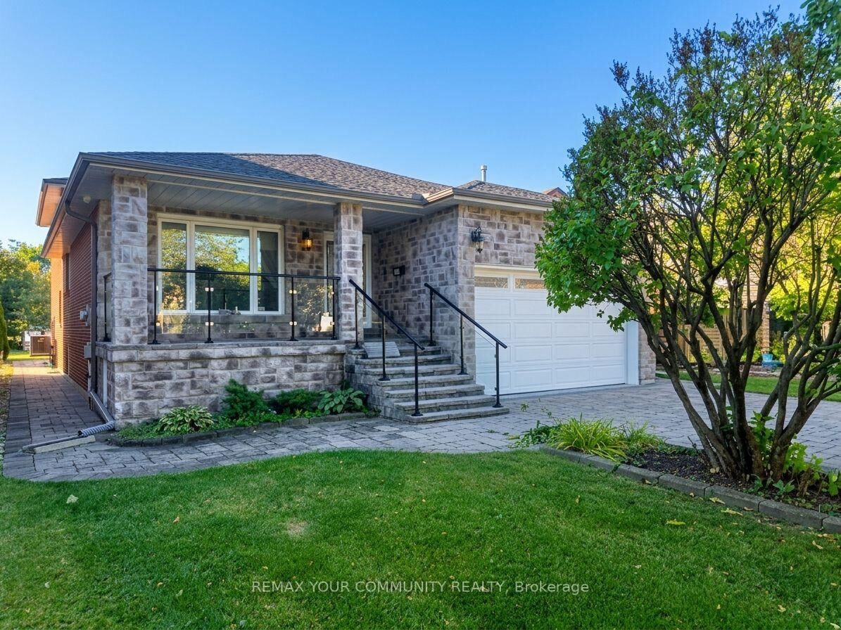 Property Photo:  31 Oak Avenue  ON L4C 6R5 
