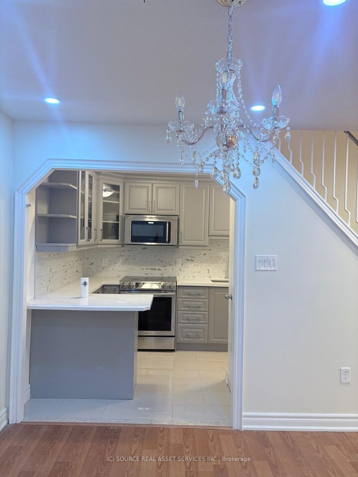 Property Photo:  100 Mornelle Court 1017  ON M1E 4X2 