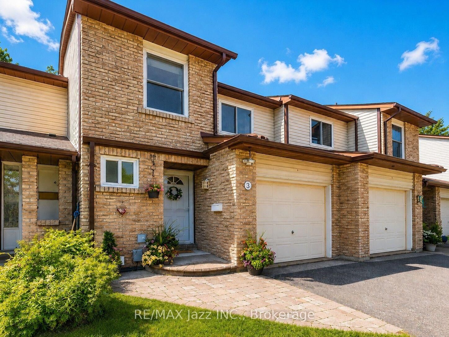 Property Photo:  1330 Trowbridge Drive 3  ON L1G 7L1 