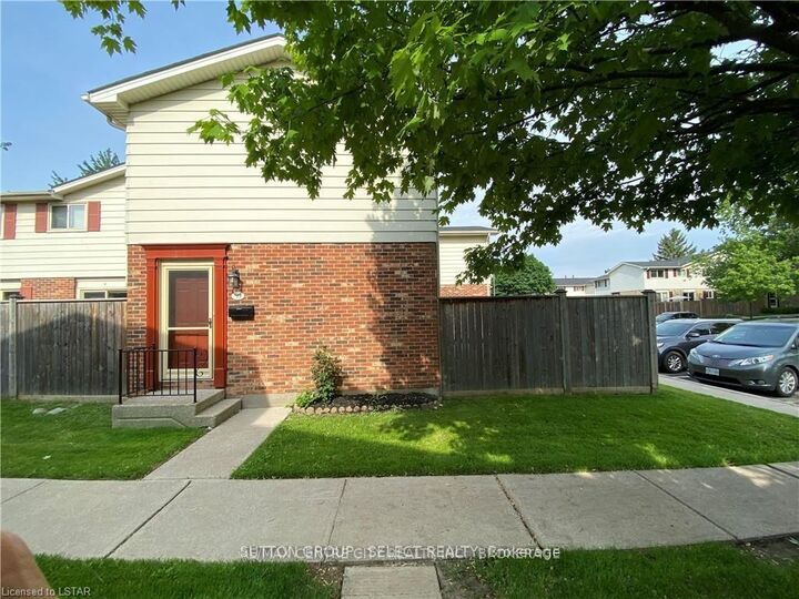 Property Photo:  93 Conway Drive  ON N6E 2H4 