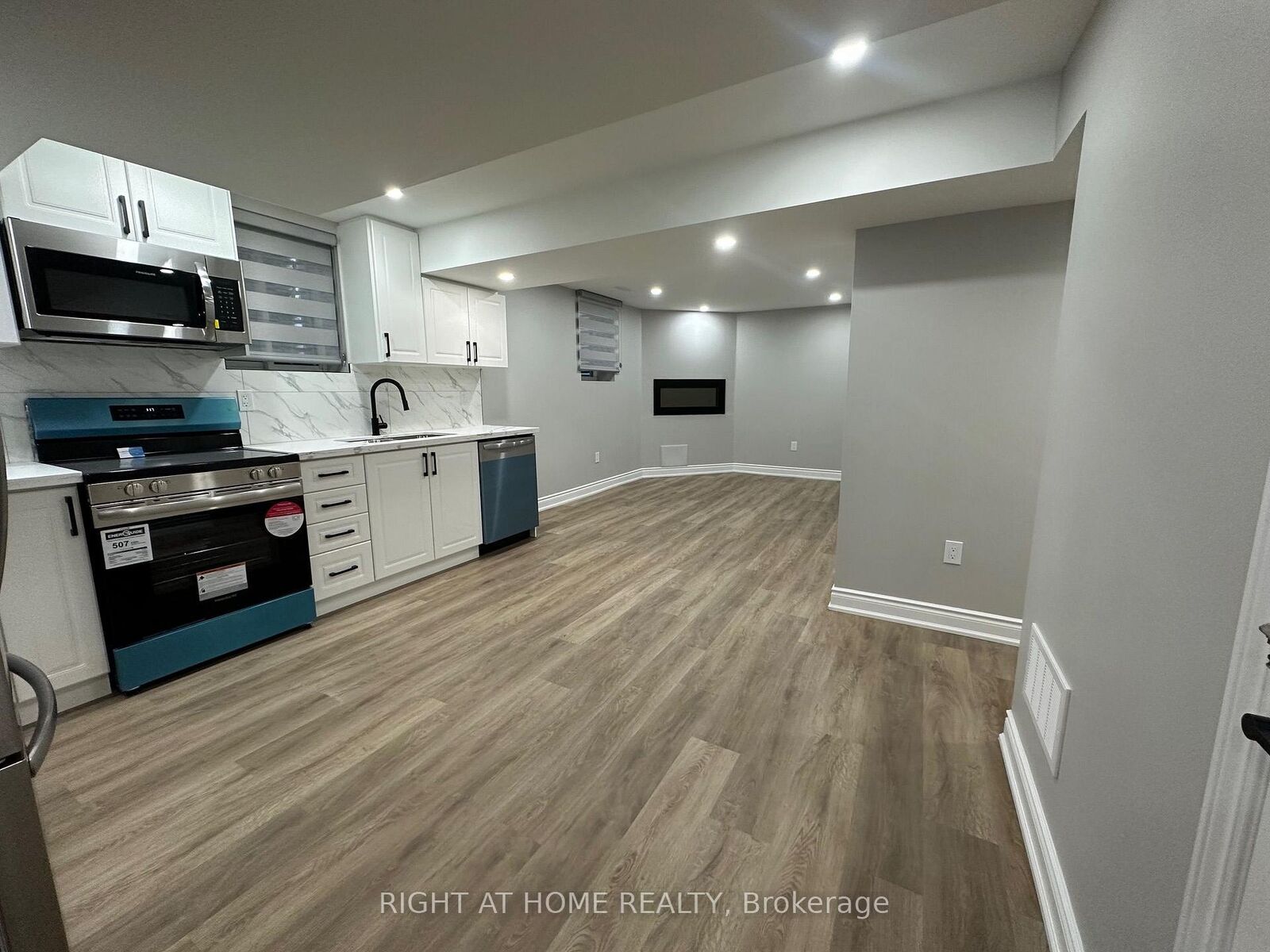 Property Photo:  906 Farmstead Drive Lower  ON L9T 8J5 
