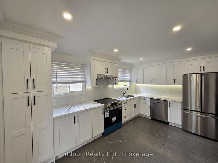 Property Photo:  2636 Crystalburn Avenue Upper  ON L5B 2N8 