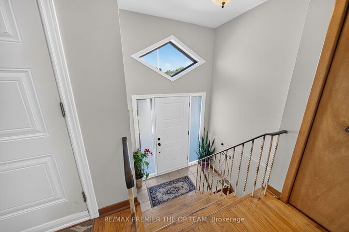 Property Photo:  97 Firgrove Crescent  ON M3N 1K5 