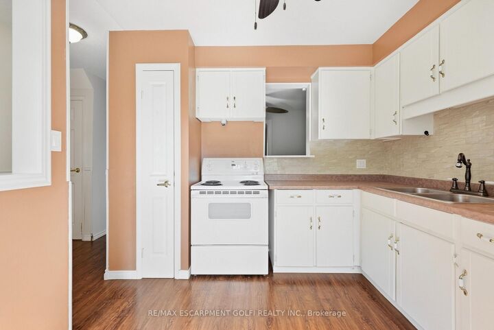 Property Photo:  75 Ventura Drive 1  ON L2R 7J7 