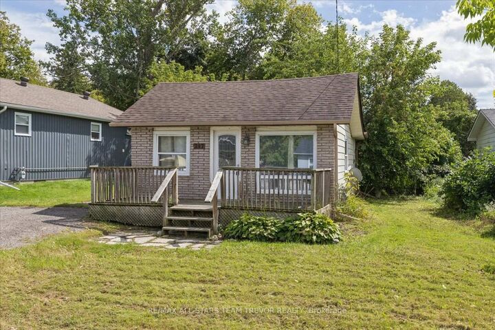 Property Photo:  247 Parkway Avenue  ON L4P 2W1 