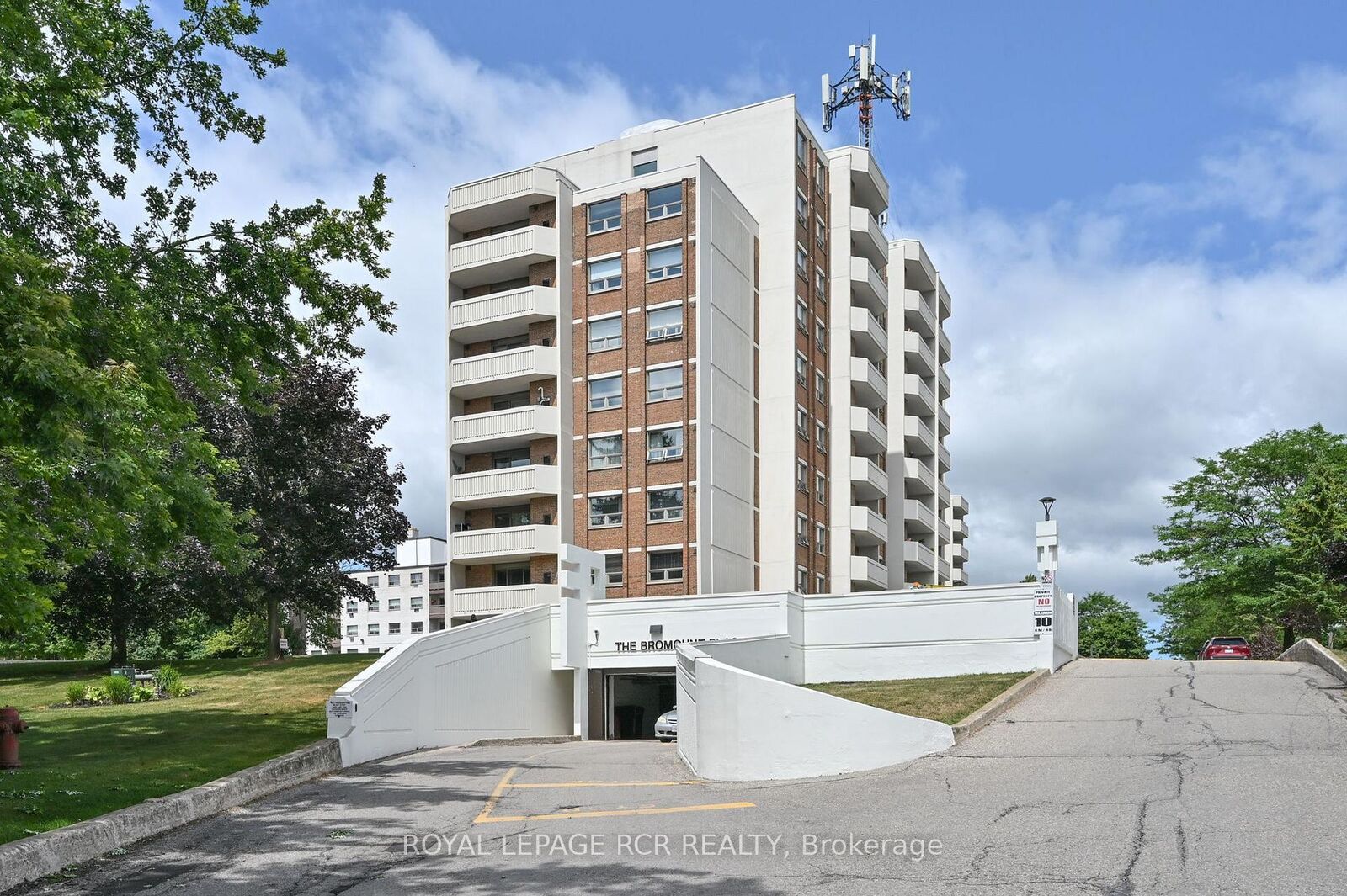 Photo de la propriété:  8 Fead Street 404  ON L9W 3X4 