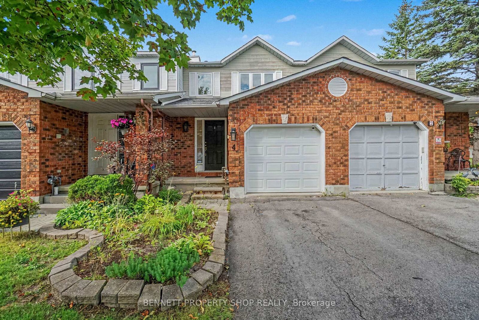 Property Photo:  4 Winnegreen Court  ON K1G 5P3 