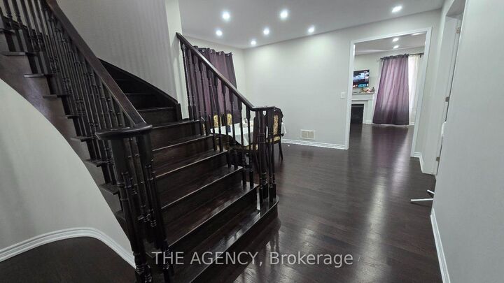 Property Photo:  57 Leadenhall Road  ON L7A 4G2 