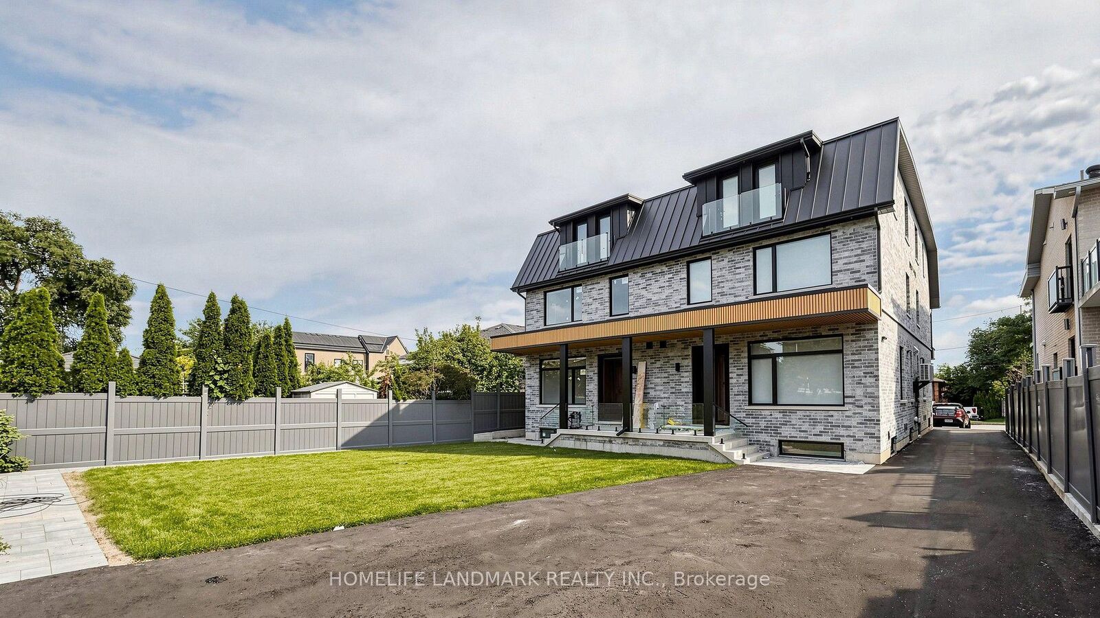 Property Photo:  750 Glengrove Avenue W Unit A  ON M6B 2J6 