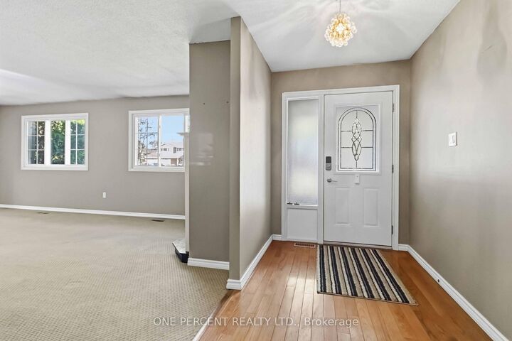 Property Photo:  6099 Starfield Crescent  ON L5N 1X2 