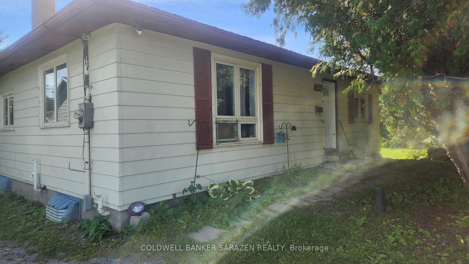 Property Photo:  266 Division Street  ON K7S 3C9 