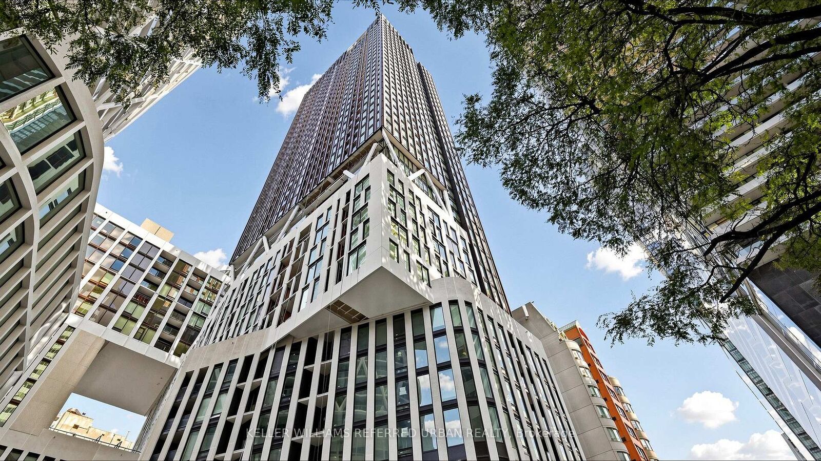 Property Photo:  238 Simcoe Street 2403  ON M5T 1T4 