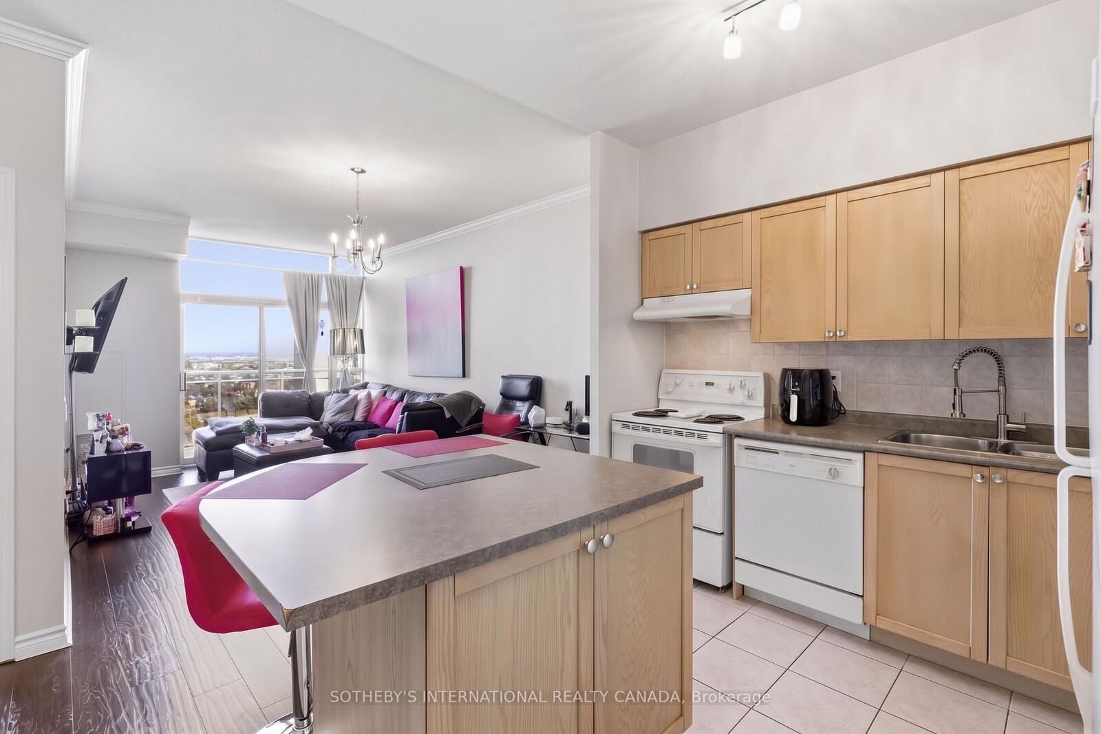 Property Photo:  55 Strathaven Drive 2112  ON L5R 4G9 