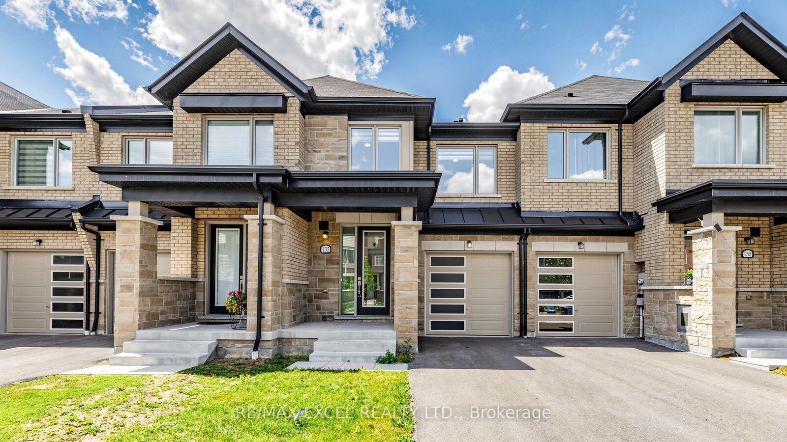 Property Photo:  133 Lageer Drive  ON L4A 4V2 