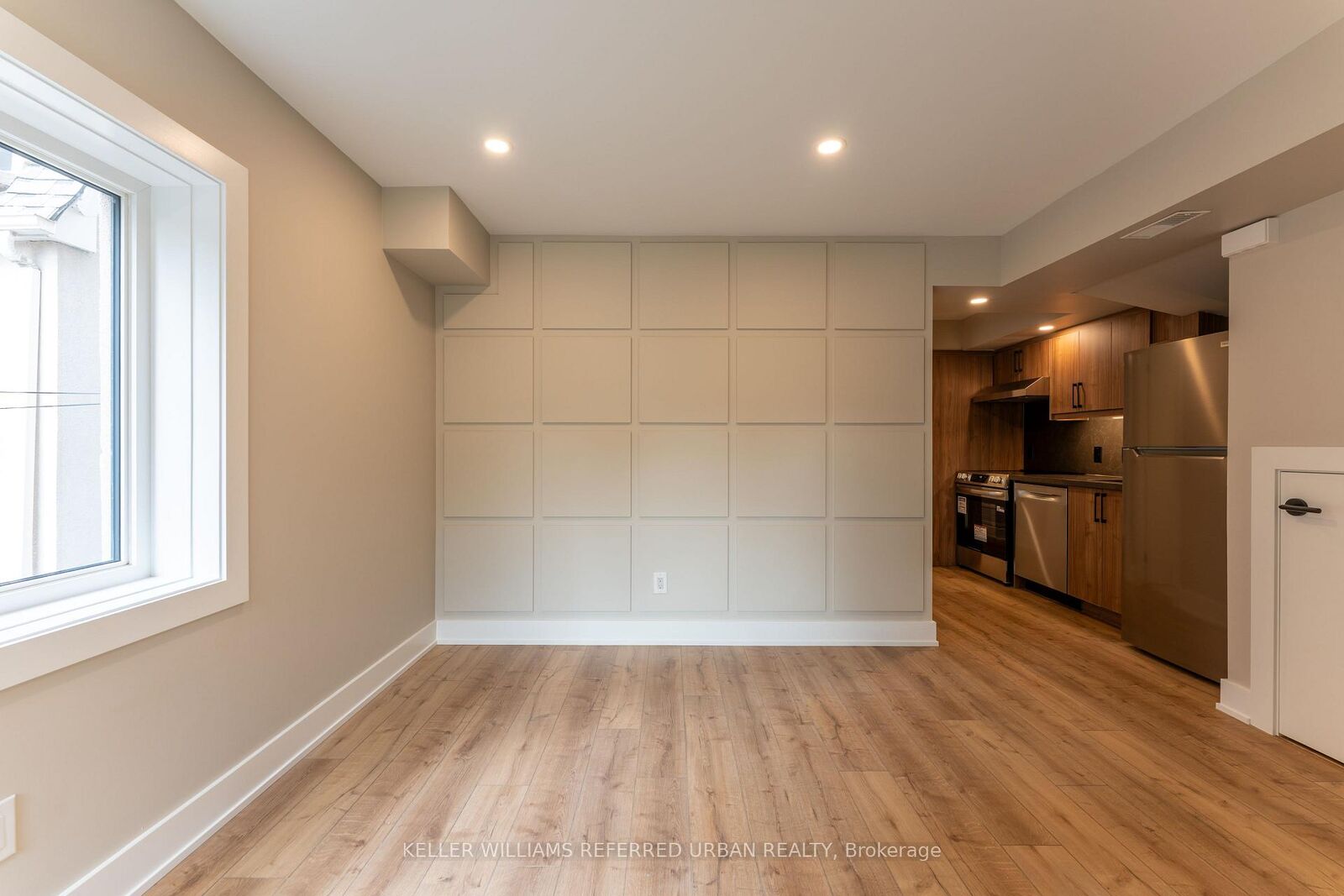 Property Photo:  352 Jones Avenue 2  ON M4J 3G3 
