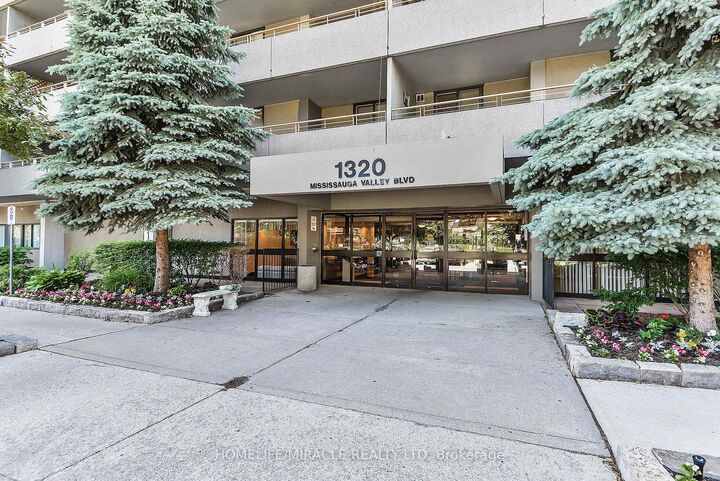 Property Photo:  1320 Mississauga Valley Boulevard 209  ON L5A 3S9 