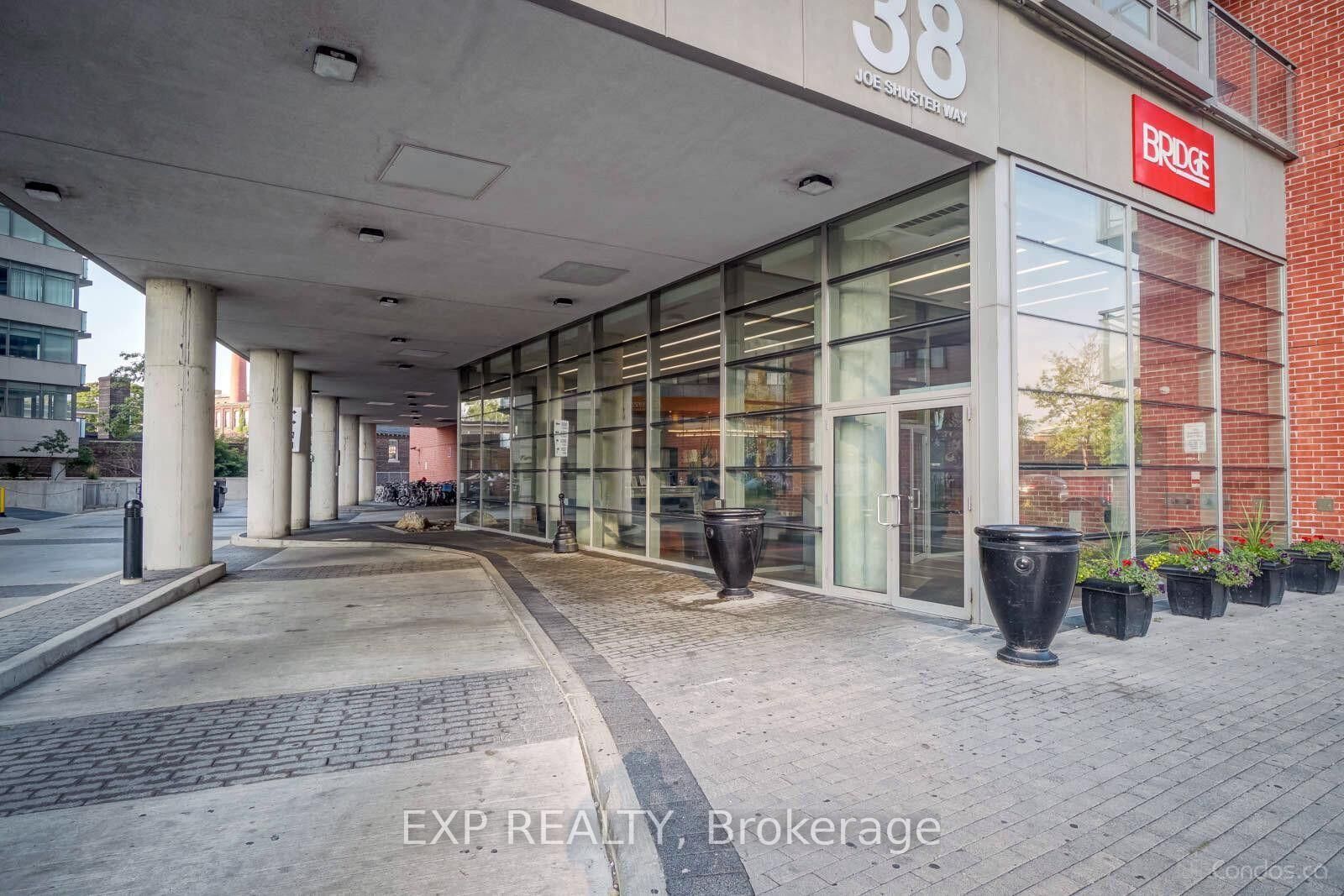 Property Photo:  38 Joe Shuster Way 1502  ON M6K 0A5 