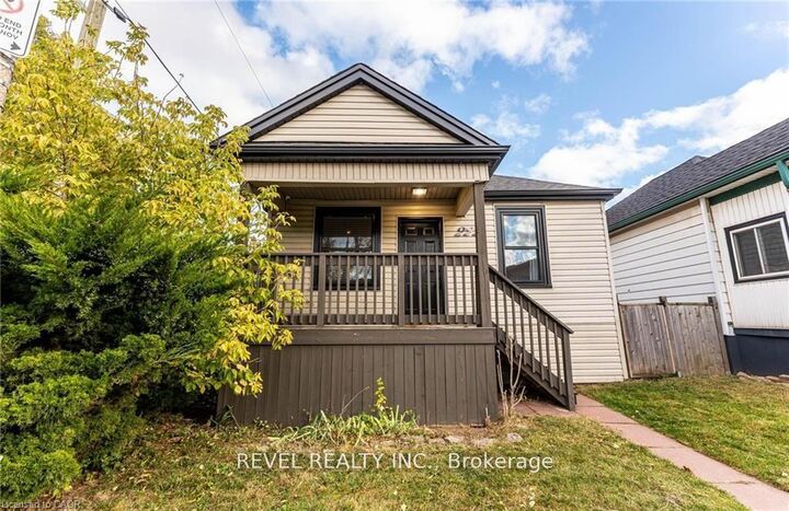 Property Photo:  222 Kensington Avenue N  ON L8L 7N7 