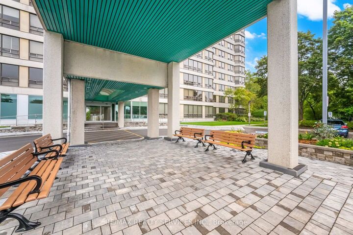 Property Photo:  330 Mill Street S 404  ON L6Y 3V3 