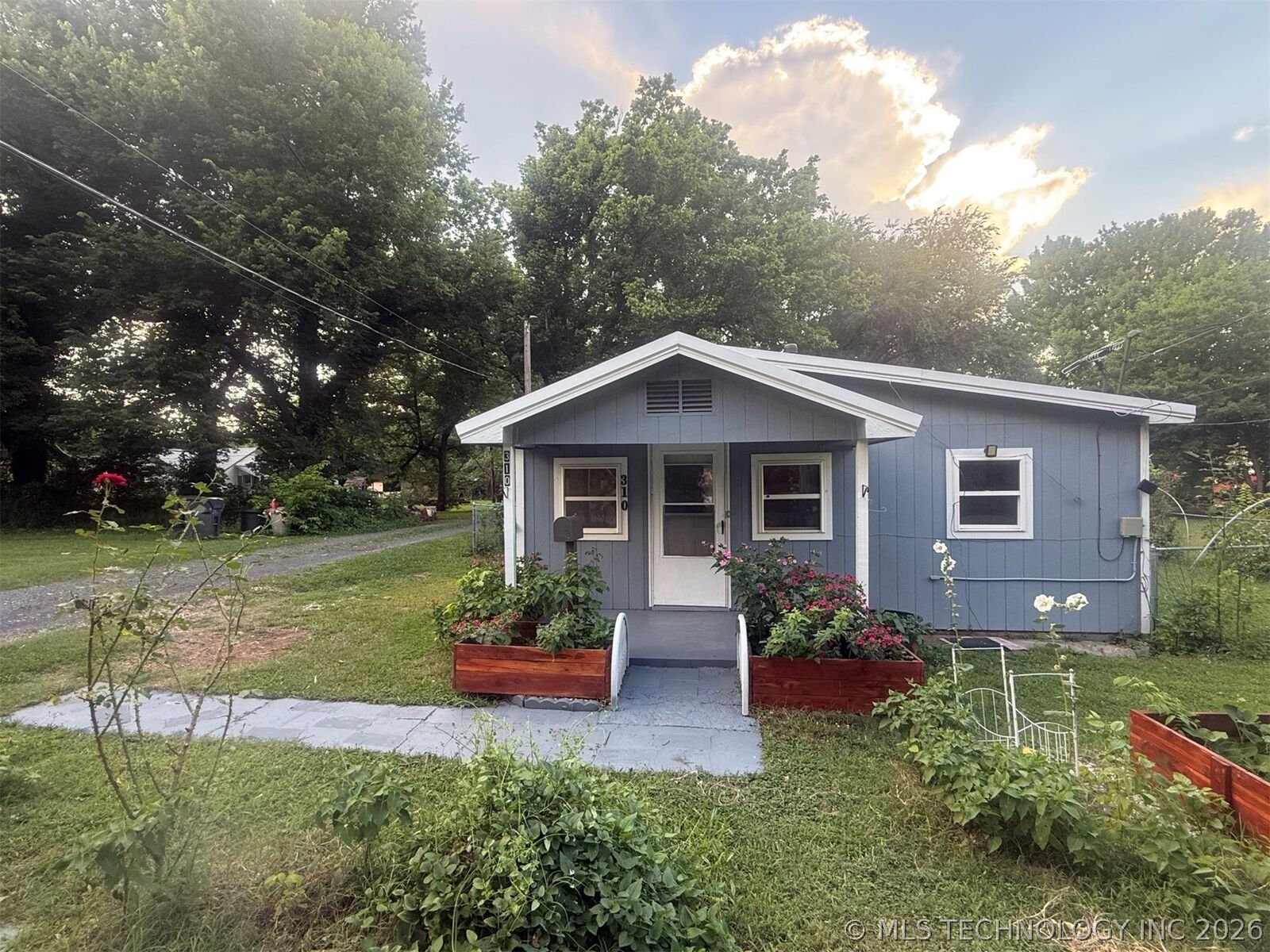 Property Photo: 310 S Cherokee Street OK 74960