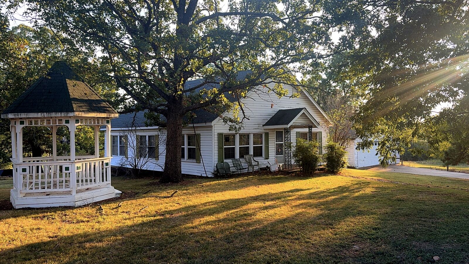 Property Photo:  618 E 5th Street  OK 74441 