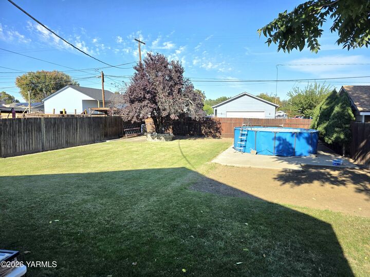 Property Photo: 906 Jefferson Ave WA 98948