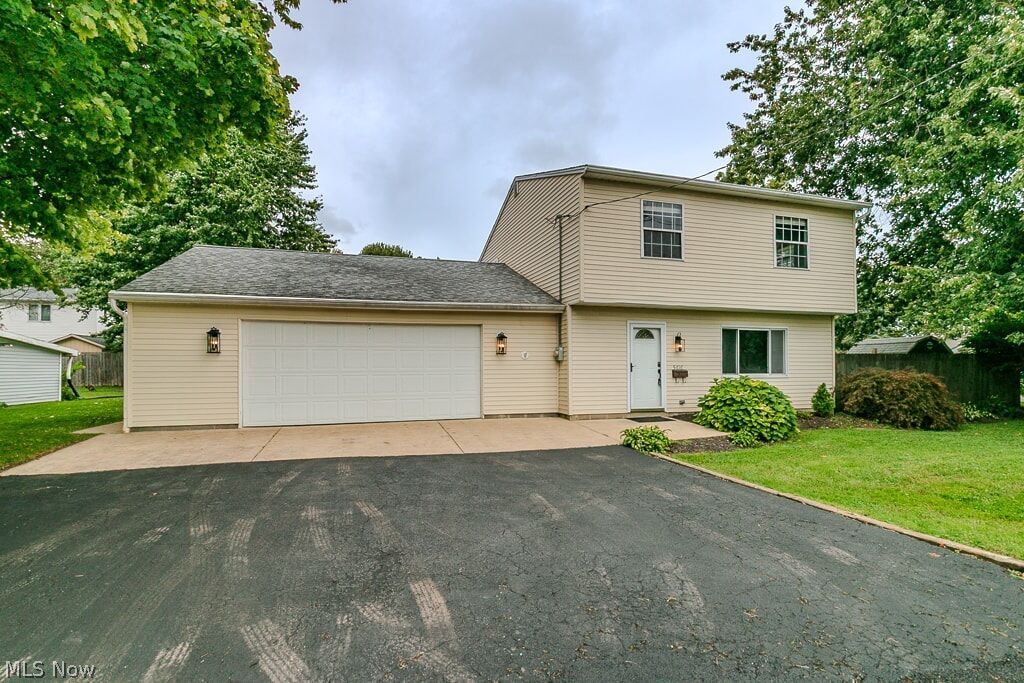 Property Photo:  5616 Chagrin Drive  OH 44060 