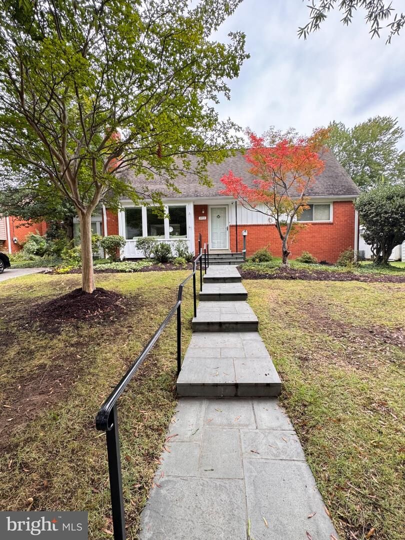 Property Photo:  903 Peele Place  VA 22304 
