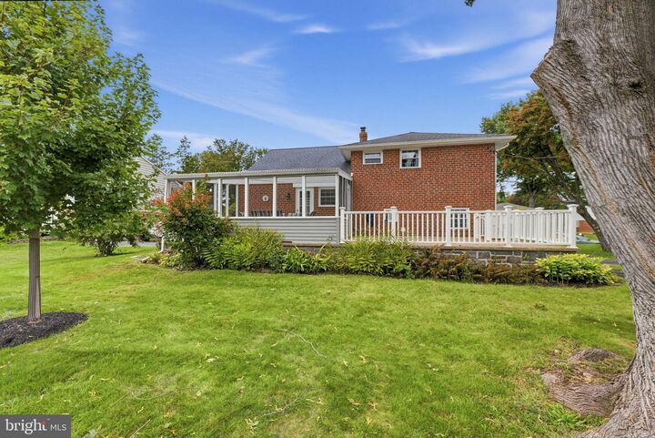 Property Photo: 620 School Lane PA 19086