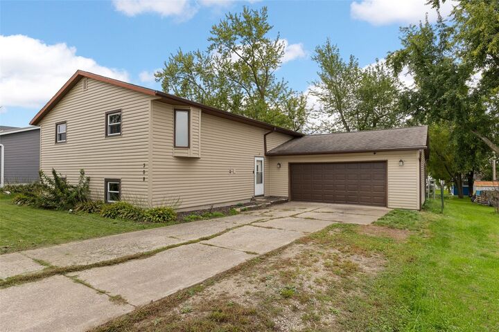 Property Photo:  308 NW Cottage Street  IA 52332 
