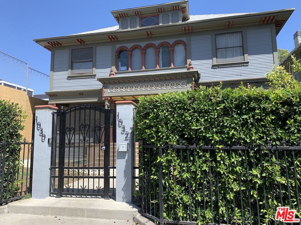 Property Photo:  1030 S Burlington Ave, Unit 1030 1/2  CA 90006 