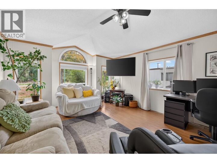 Property Photo:  9 Van Dyke Street 9V  BC V2B 4G2 