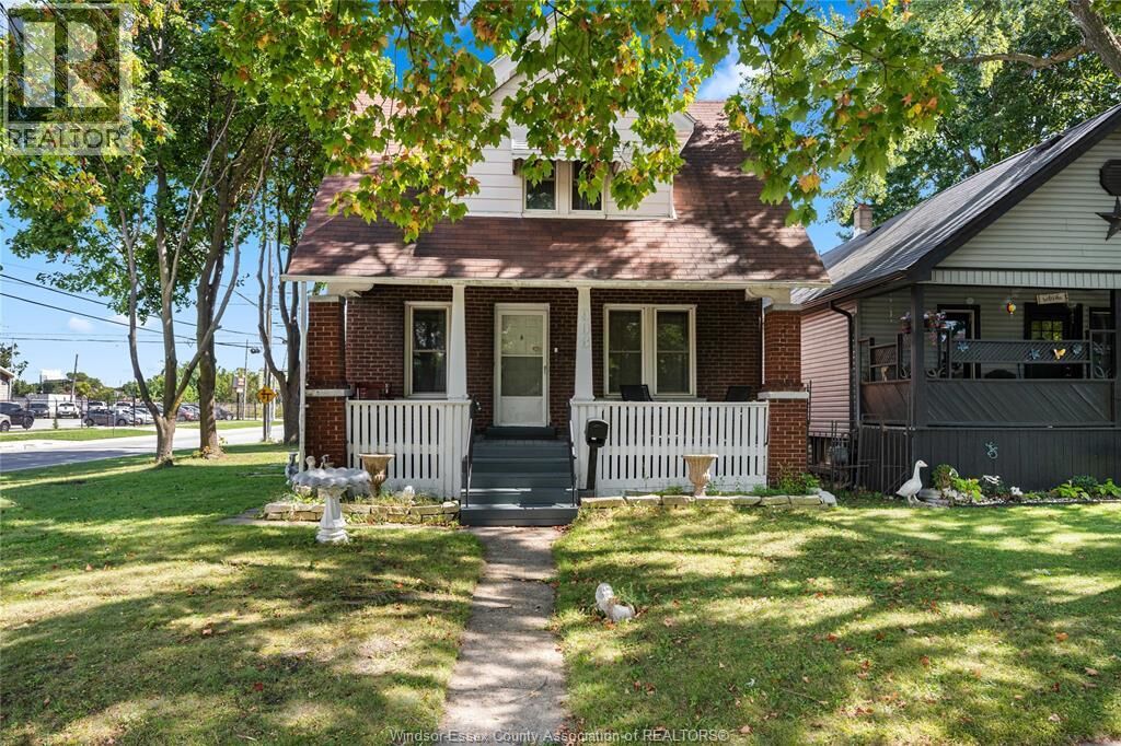 Property Photo:  908 Oak Street  ON N9A 5G2 