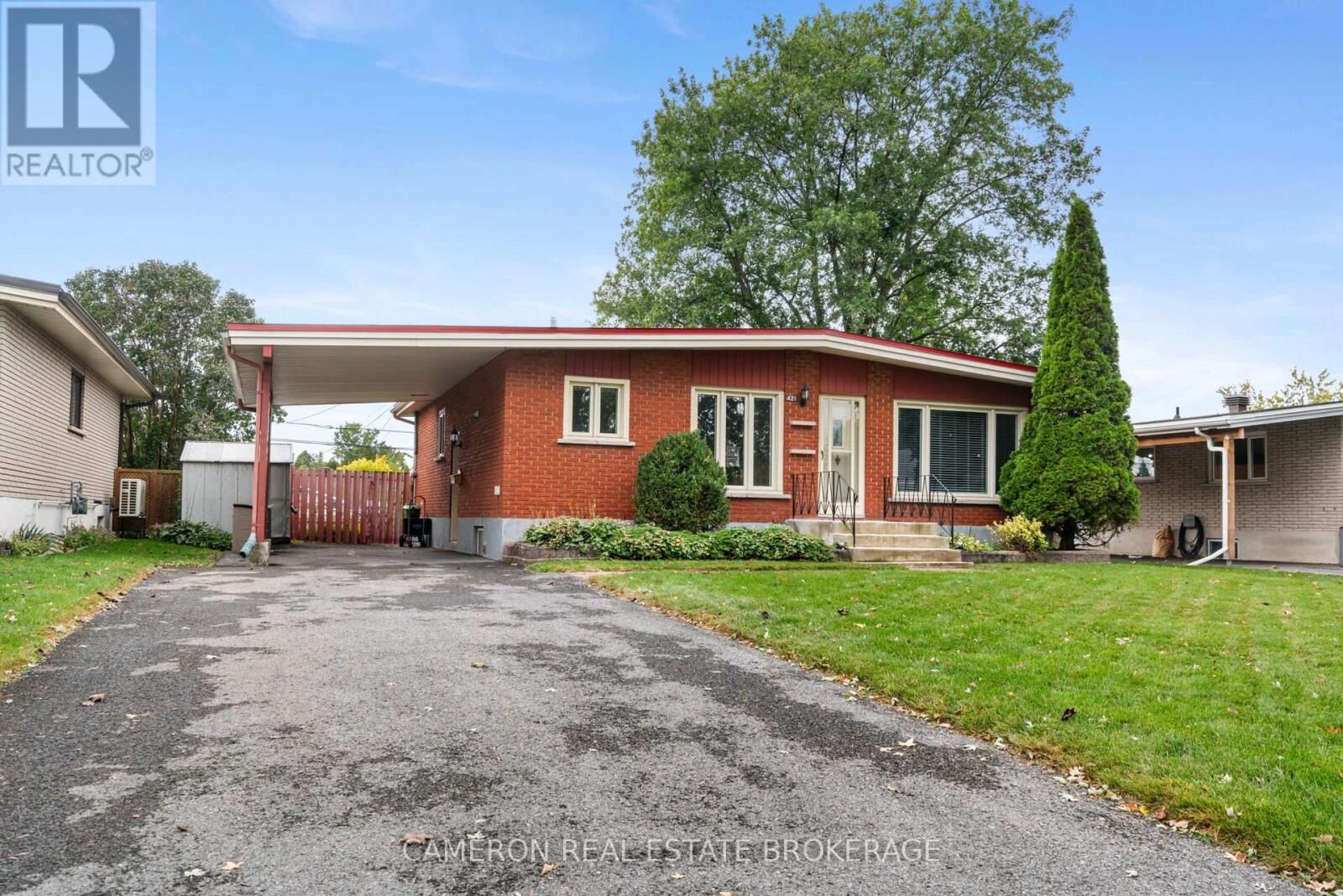 Property Photo:  421 Beach Avenue  ON K6H 5P3 