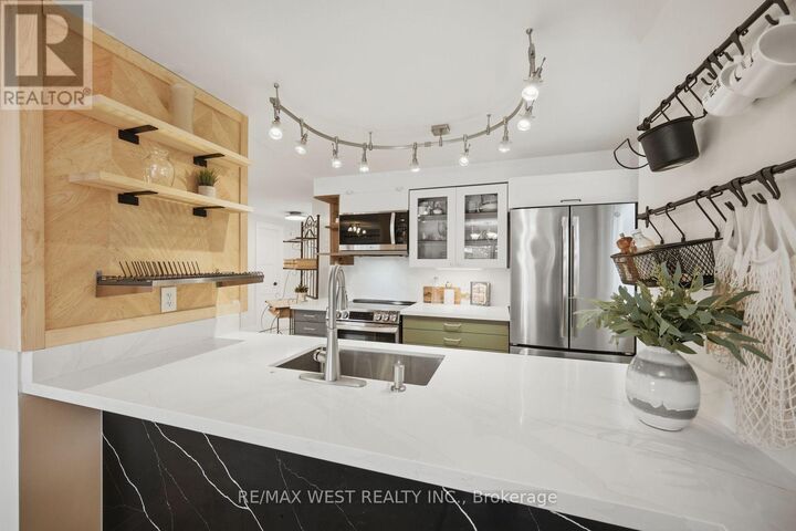 Property Photo:  11 Ambler Bay  ON L4M 7A4 