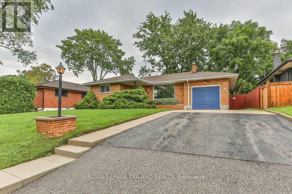 Property Photo:  242 Burlington Street  ON N5Z 3W5 
