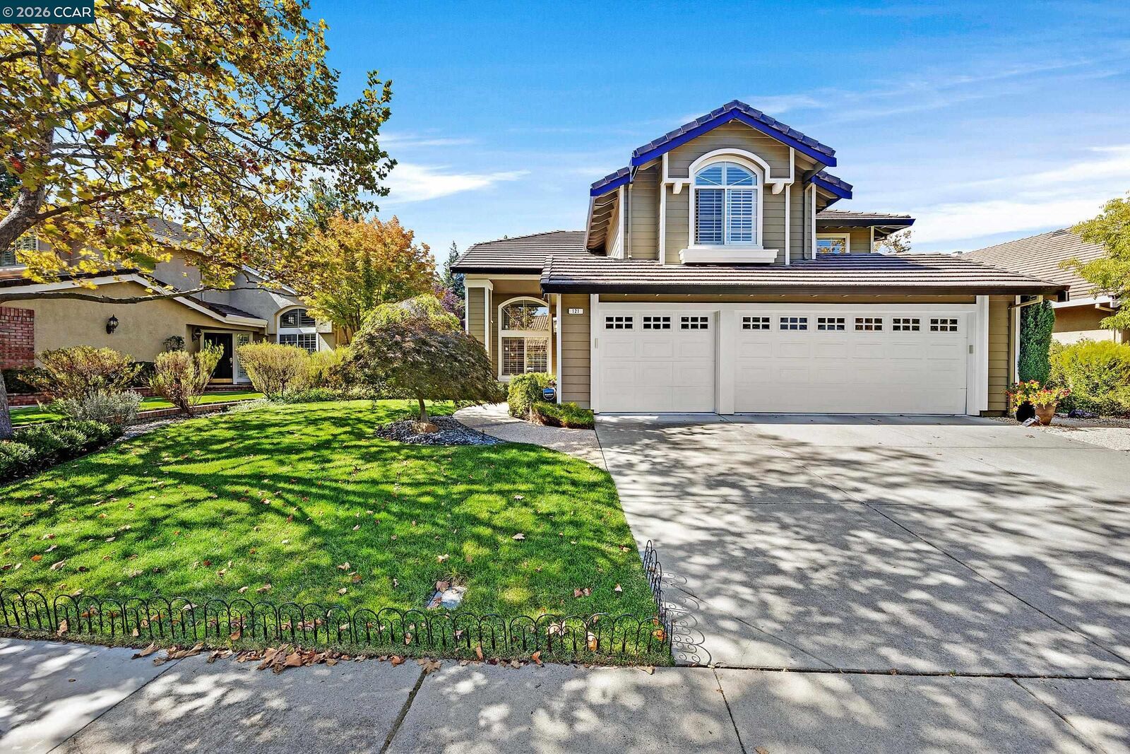 Property Photo: 121 Parkhaven Dr CA 94506