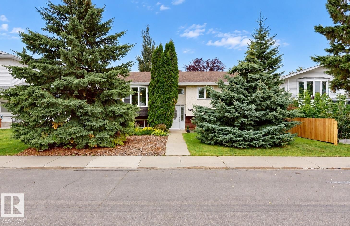 Property Photo:  9813 152 Street NW  AB T5P 1X2 