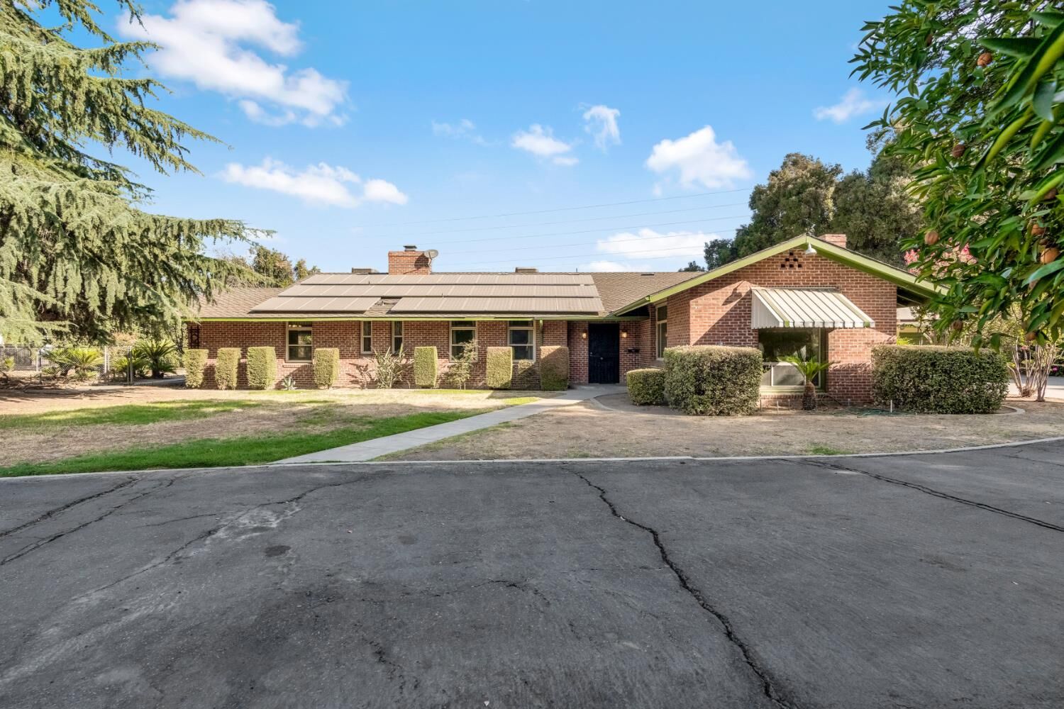 Property Photo:  5309 E White Avenue  CA 93727 