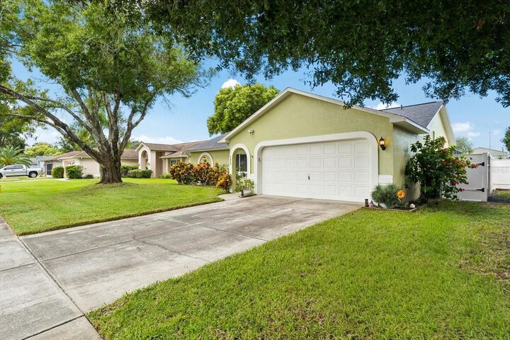 Property Photo:  7409 Fairwood Avenue  FL 34653 