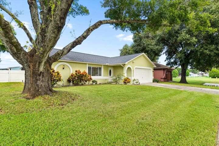Property Photo:  7409 Fairwood Avenue  FL 34653 