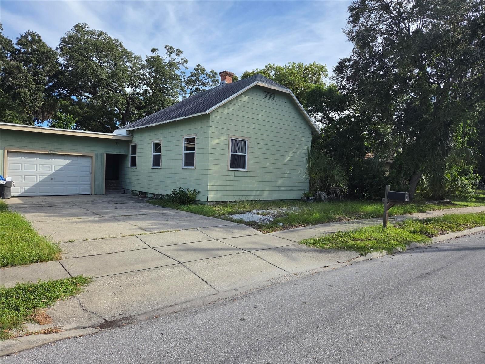 Property Photo:  804 Eldridge Street  FL 33755 