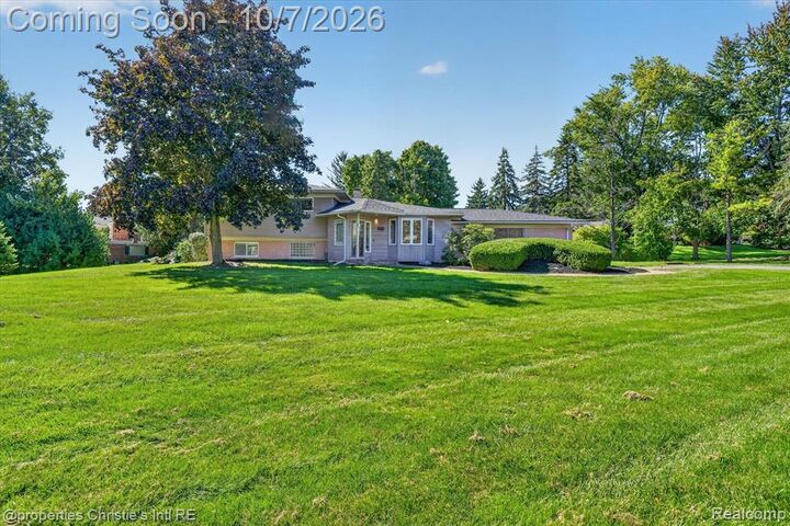 Property Photo: 249 W Hurst Drive MI 48098 1833