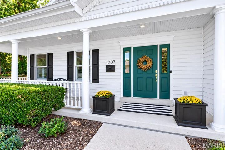 Property Photo:  1007 N Clay Avenue  MO 63122 